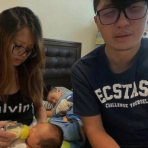 「秀出你的20歲！」從滿滿的膠原蛋白到歷盡滄桑，插畫家太太先生一張照片道出父母有多操