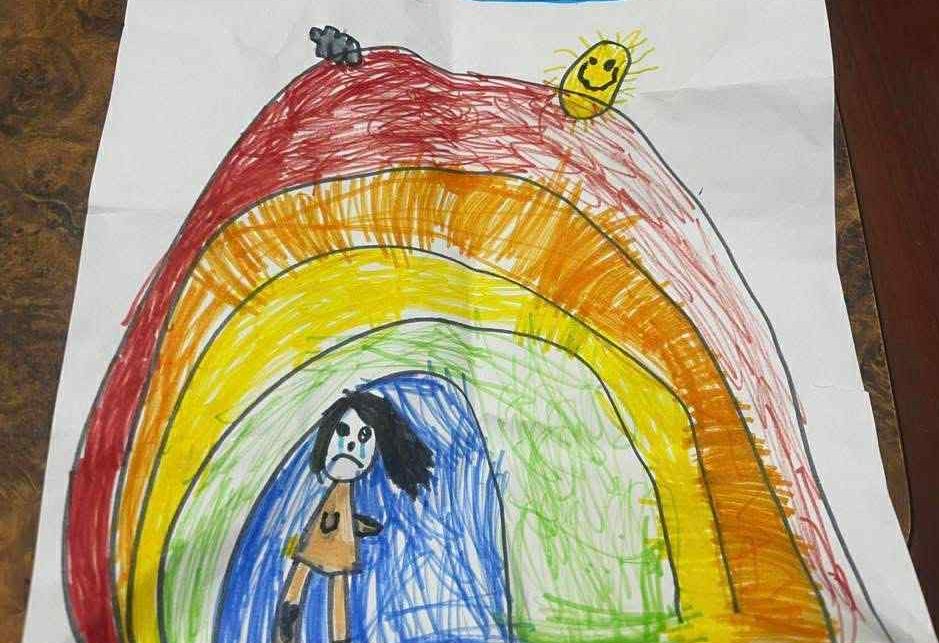 5歲女童遭幼兒園師語言羞辱、逼問同學「誰喜歡她？」 家長心碎控訴：情緒失控的老師如何擔任教職？！