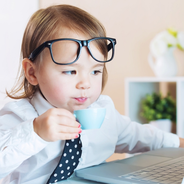 孩子幾歲才可以喝茶、喝咖啡？你該知道兒童和咖啡因相關的緊迫問題