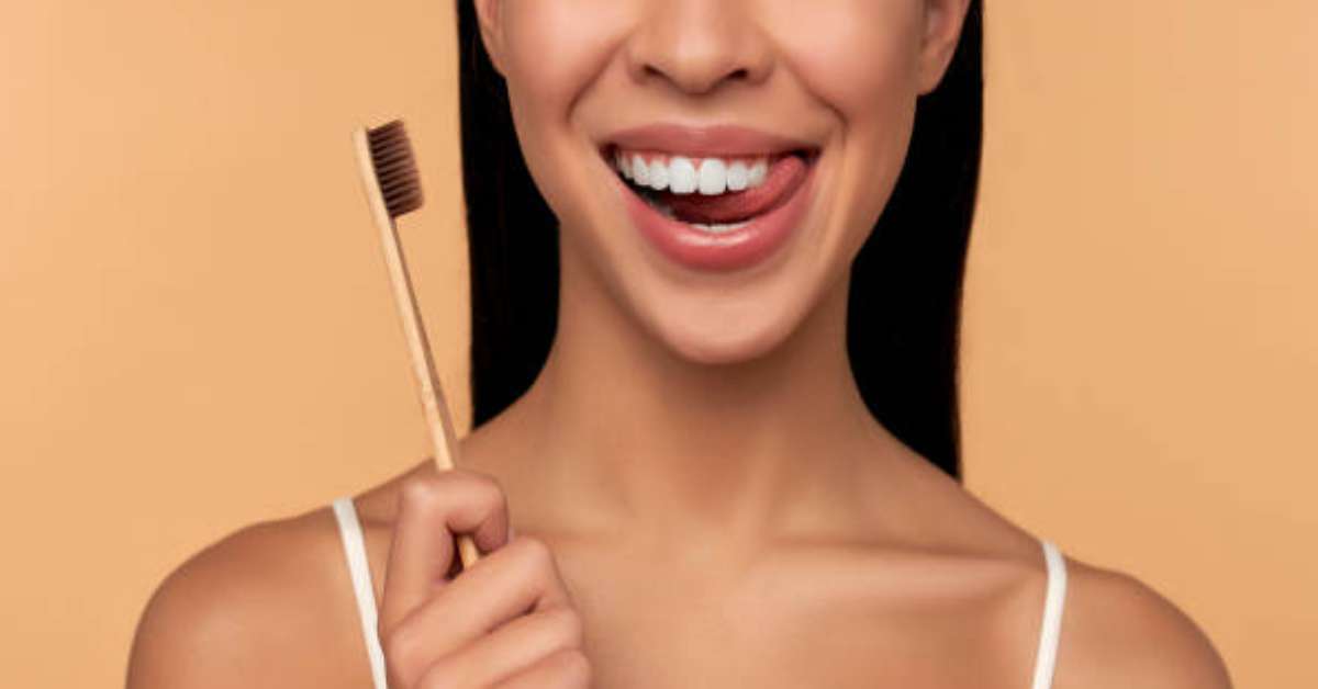 生活習慣藏危機？睡前戴耳機、刷牙草率、上廁所滑手機，都恐增失智風險！