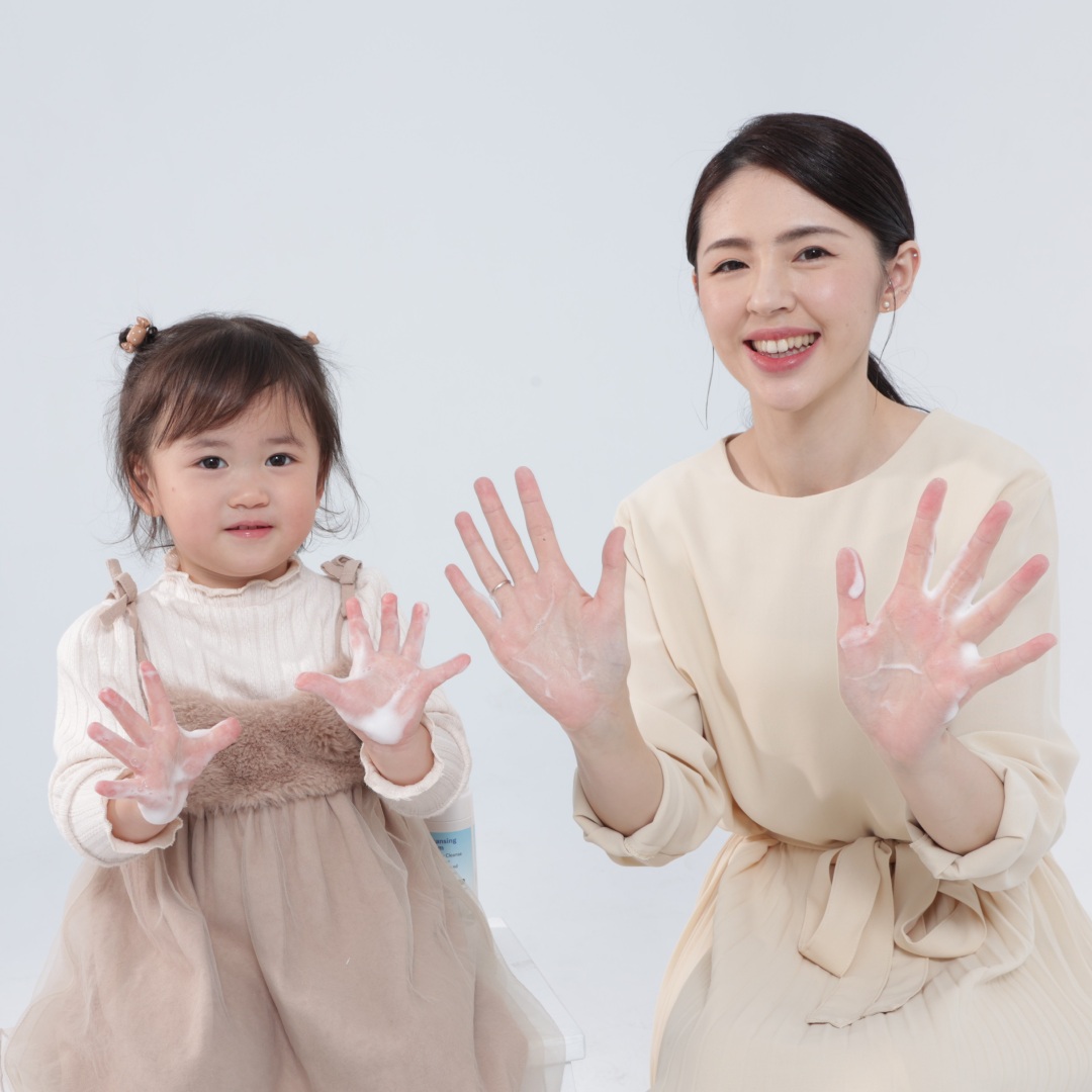 寶寶嬌嫩肌如何照顧？媽媽社群裡討論度超高的「康威肌膚照顧組合」—免水洗清潔搭配噴霧型防護一次到位