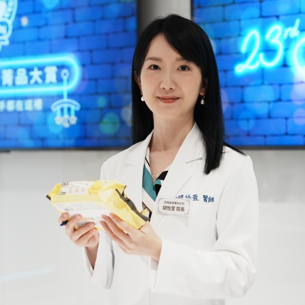 【Mombaby Award專業評鑑】嬰兒濕紙巾購買前多方比較，寶寶肌膚拒絕過多添加物