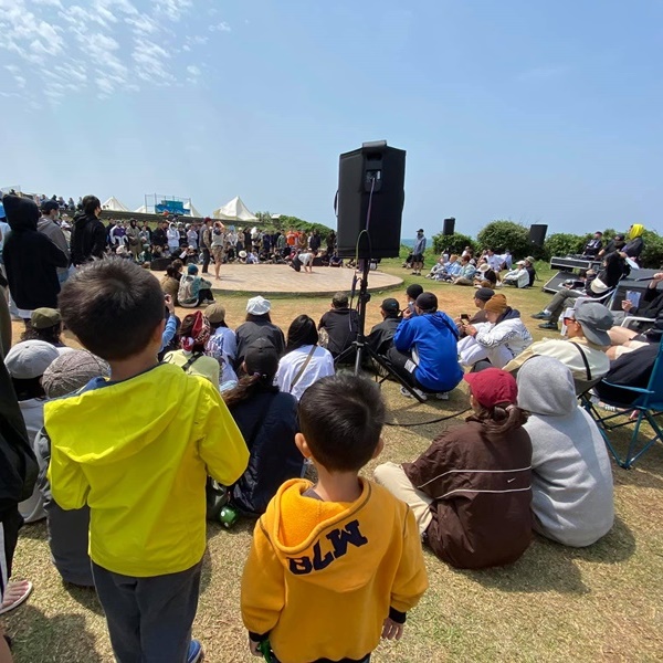 《2023 嘻哈島》絕對適合帶孩子一起Chill的歡樂派對！大人跳舞聽音樂，孩子看Battle頭轉、玩塗鴉
