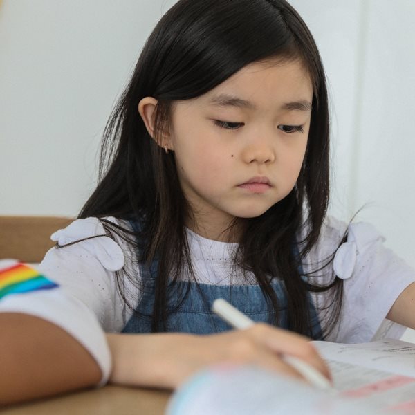 家醜直接外揚 ! 小學生作文《我想暴富》，要帶媽媽去醫美，要幫爸爸買洗衣機，爸媽看了臉都綠了