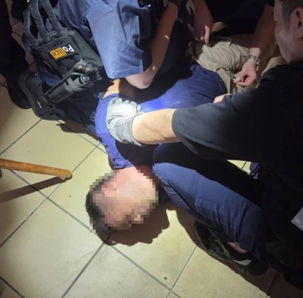 苗栗驚傳隨機殺人！女童遭刀刺左胸命危，剛出獄男當街持刀 ，攻擊挾持毫無警覺的孩子