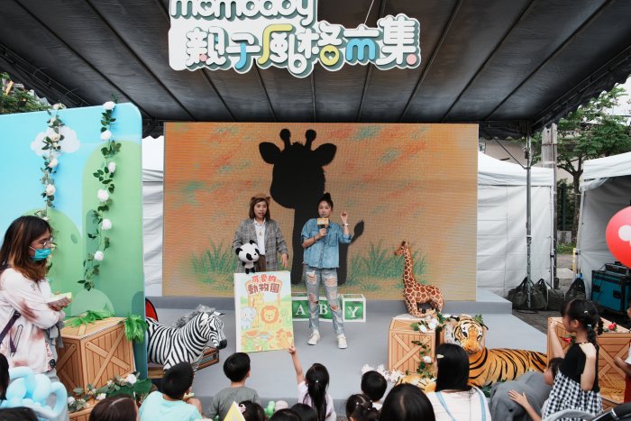 六月上台說故事，爸爸李易在台下講冷笑話突襲！terry江振愷、宅女小紅也來媽媽寶寶親子風格市集逗樂小朋友