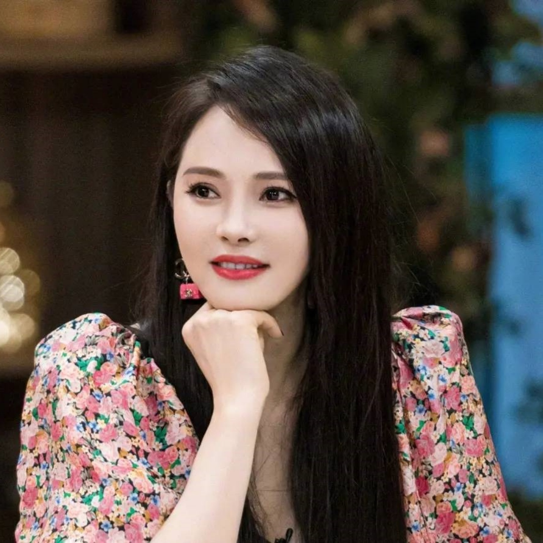 伊能靜直播秀女兒腿照掀爭議，反對者：兒童身體焦點化恐製造外貌壓力