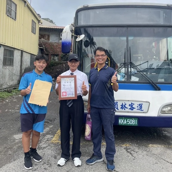 「超暖心！」彰化偏鄉國三生每晚都搭到末班車，竟是公車司機默默守護