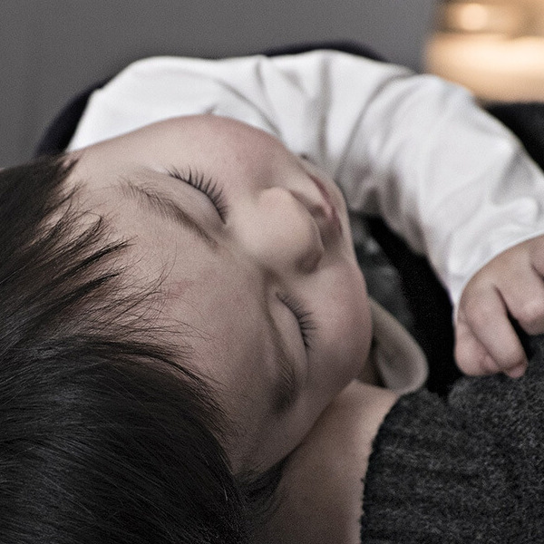 餵藥風波／新北幼兒園師餵幼兒吃「安眠藥」，竟驗出四級毒品「巴比妥」！醫師提醒注意孩子 2 狀況快就醫