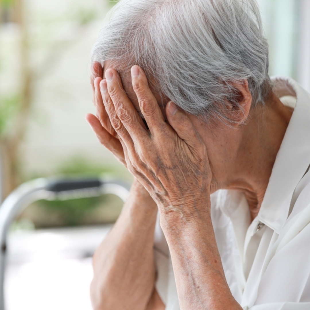 8旬母顧癱瘓兒50年，絕望殺子後嚎啕大哭，是怎樣的疲憊與擔憂讓一位好母親痛下殺手