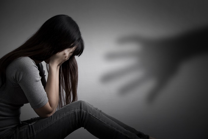 前台大醫師急診值班性侵病患，竟要求「做到高潮」？婦科就診，這些自保細節你一定要知道  
