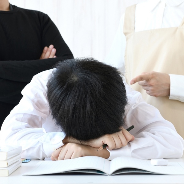 你也正把「亞洲式教育毒瘤」灌溉給孩子嗎？當孩子在學習中不懂「享受學習」，會不會是件危險的事呢？