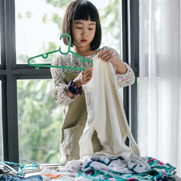 使喚孩子是倫理還是霸凌？！別當「假開明」的父母，孩子不幫忙，你就開始計較付出，清算舊帳