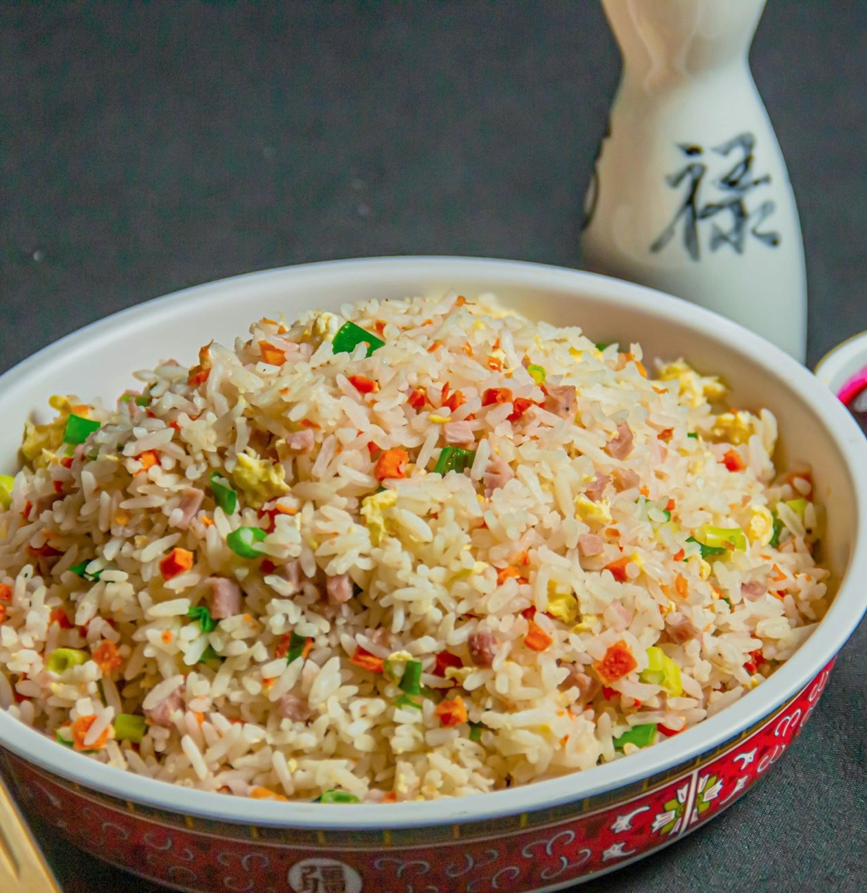 饗饗食物中毒事件原因找到了！員工手中驗出仙人掌桿菌，醫曝一事情：「炒飯症候群」必須這樣避免