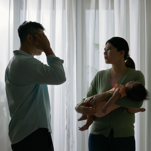 三重男子狠殺妻小又輕生，夫妻一被資遣一被裁員，為何一再發生父母攜子自殺？