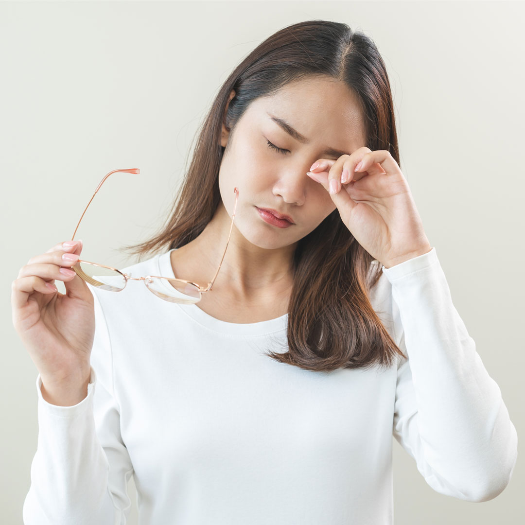 為什麼眼皮會一直跳？是中風前兆嗎？教你「按摩妙招」4步驟秒舒緩