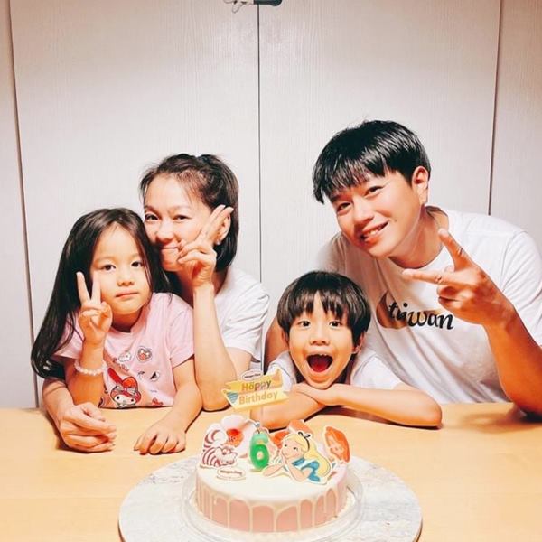 李易玻璃心碎一地！6歲女兒送巧克力告白同學，你是哪一種「女兒控」爸爸