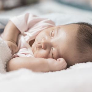 新生兒篩檢報告「甲狀腺」出問題，患有先天性甲狀腺功能減退症，可能會發展為永久性智力障礙，也可能食欲不振和呼吸困難，該怎麼辦？