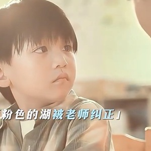 「這樣畫不對喔，湖水應是藍色的！」老師無心話語打擊了孩子，爸爸課後陪找資料還兒子自信