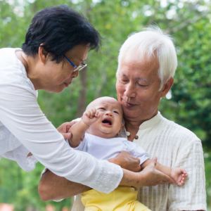 孩子受傷給他呼呼秀秀，真的有止痛效果，醫師解釋原因！