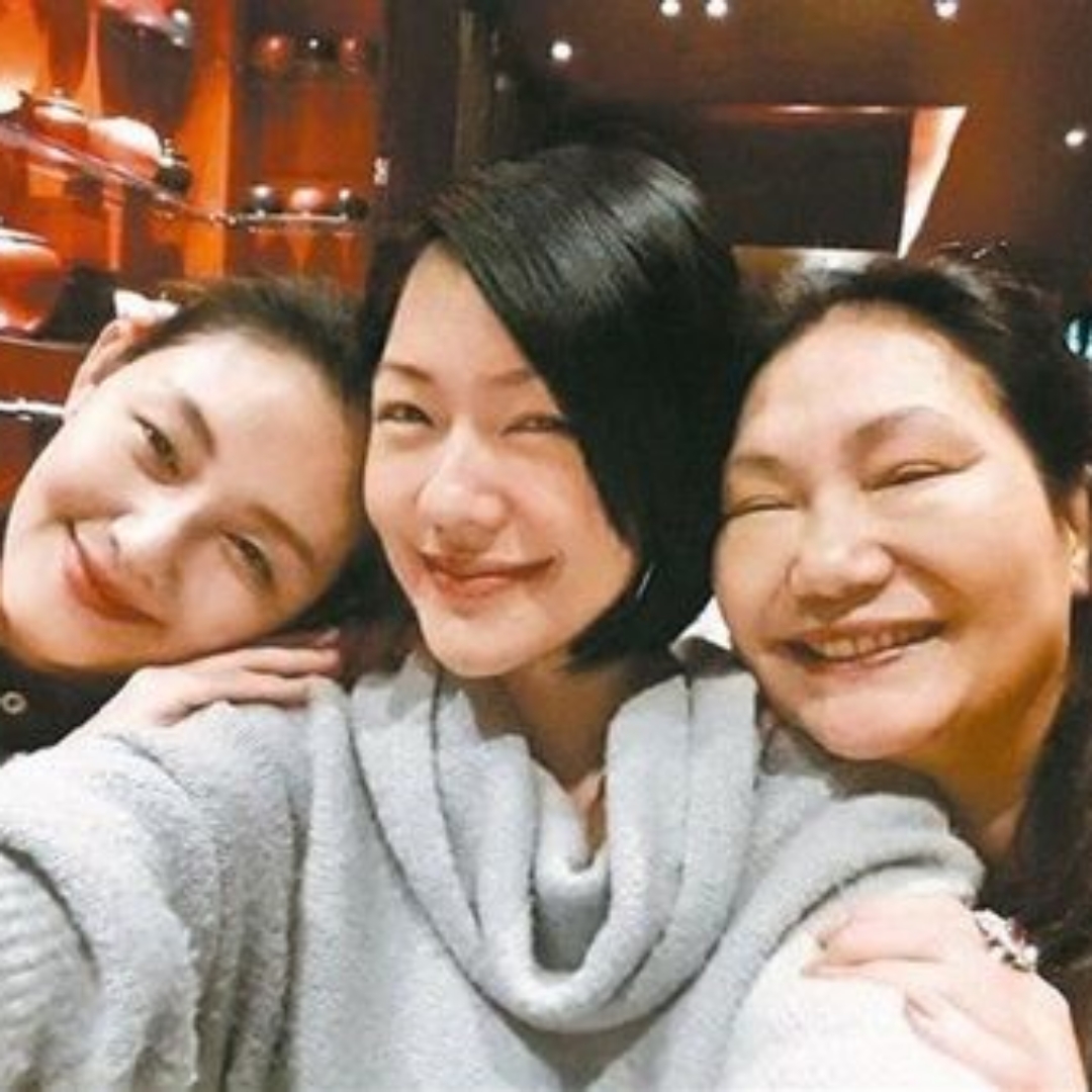 大S猝逝第十日，S媽凌晨二度發文，眾人淚目。母女情深過往，坦承大S最讓她牽腸掛肚