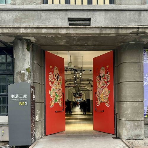 龍年帶孩子來松菸踩點認識過年！230 隻神龍，60 米團花剪紙，四大門神....還加碼蜷川実花、韓國(G)I-DLE展覽