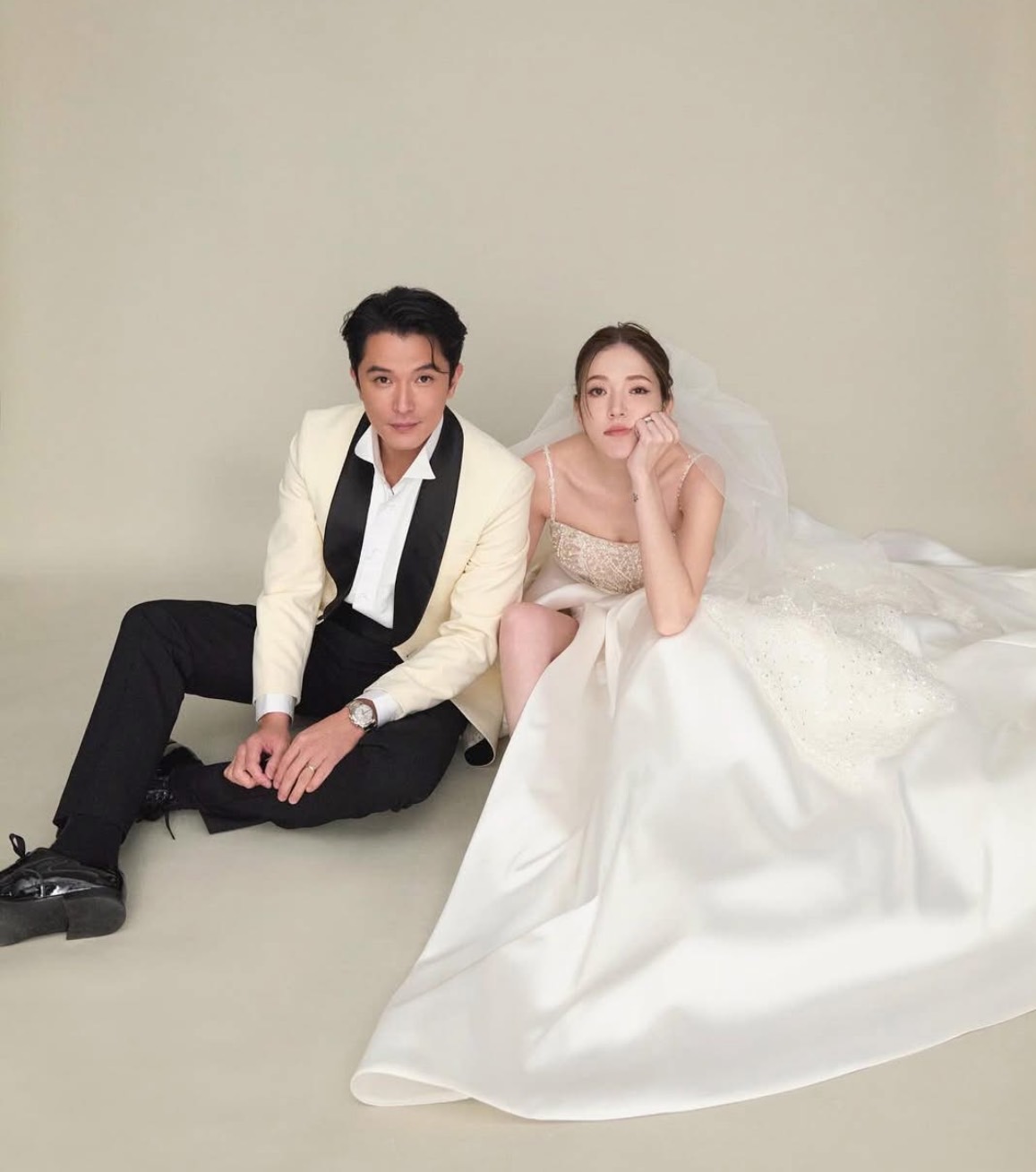 邱澤、許瑋甯婚紗照曝光！黑白濃情、俏皮時尚迷倒全網，甜曬家庭近況，透露二胎進度