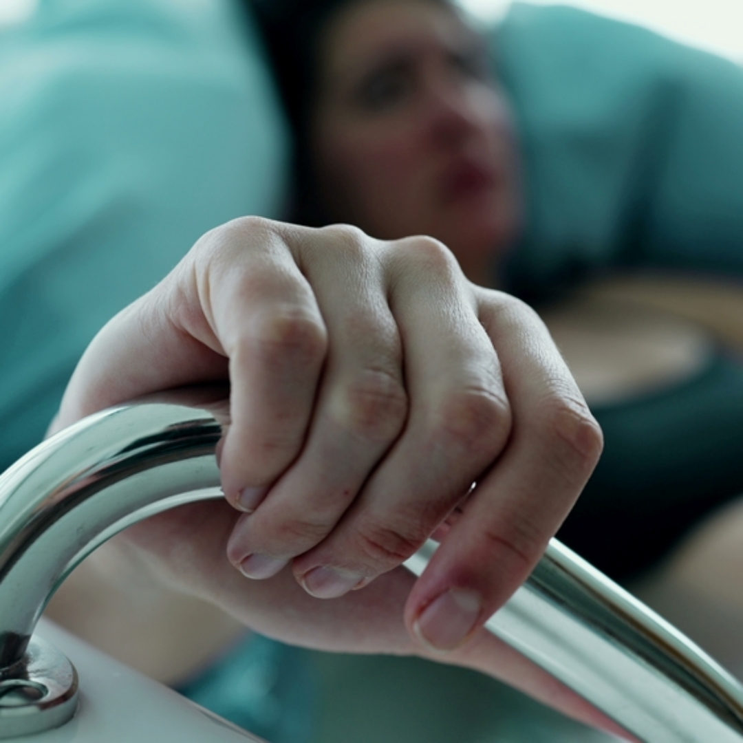 陣痛頻率多久會生？醫師提醒4大待產徵兆與緩解方法