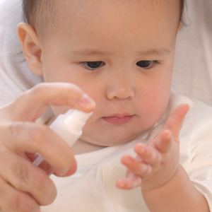 你知道噴酒精對腸病毒無效嗎？1歲以下嬰兒感染機會高7倍，3招做好防範工作，正確消毒
