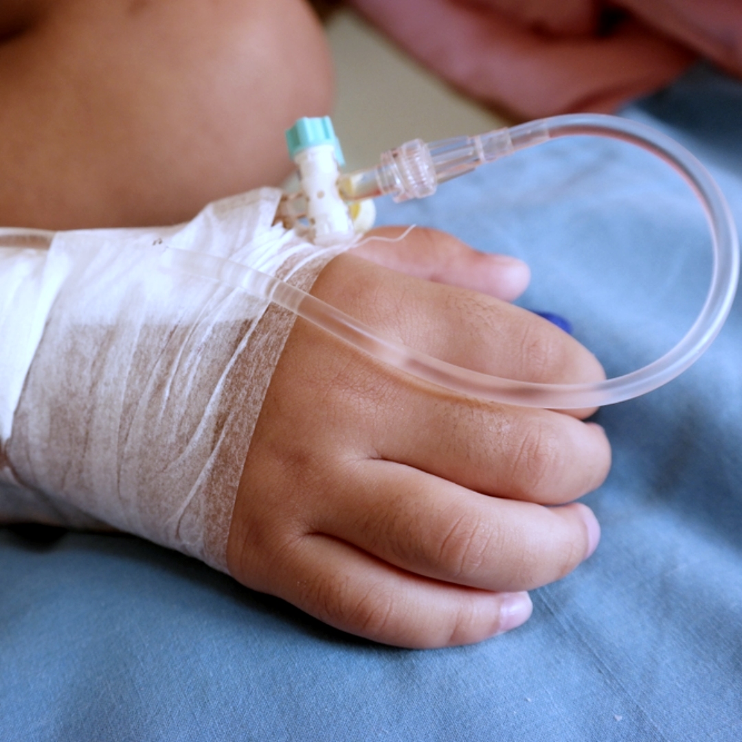 本流感季最年幼死亡個案！2歲女嬰曾接種流感疫苗，近期出現多起年幼兒童的死亡個案，且病程進展極快，家長應密切觀察
