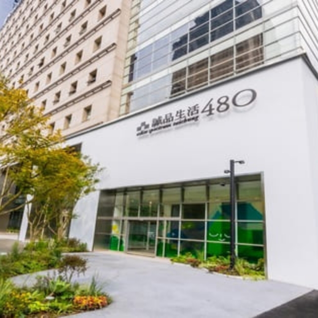 台中小四女童逛誠品480，遭誤指竊盜，5名警察包圍，帶回偵查引發爭議，律師提醒：有權拒絕隨警方前往警局