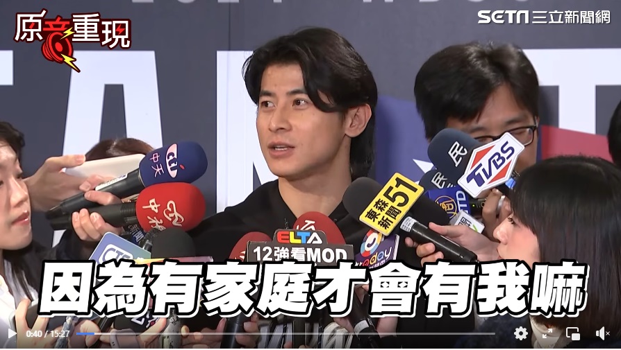 世界12強棒球英雄大遊行，陳傑憲一邊揮手一邊與老婆視訊，再創寵妻天花板！