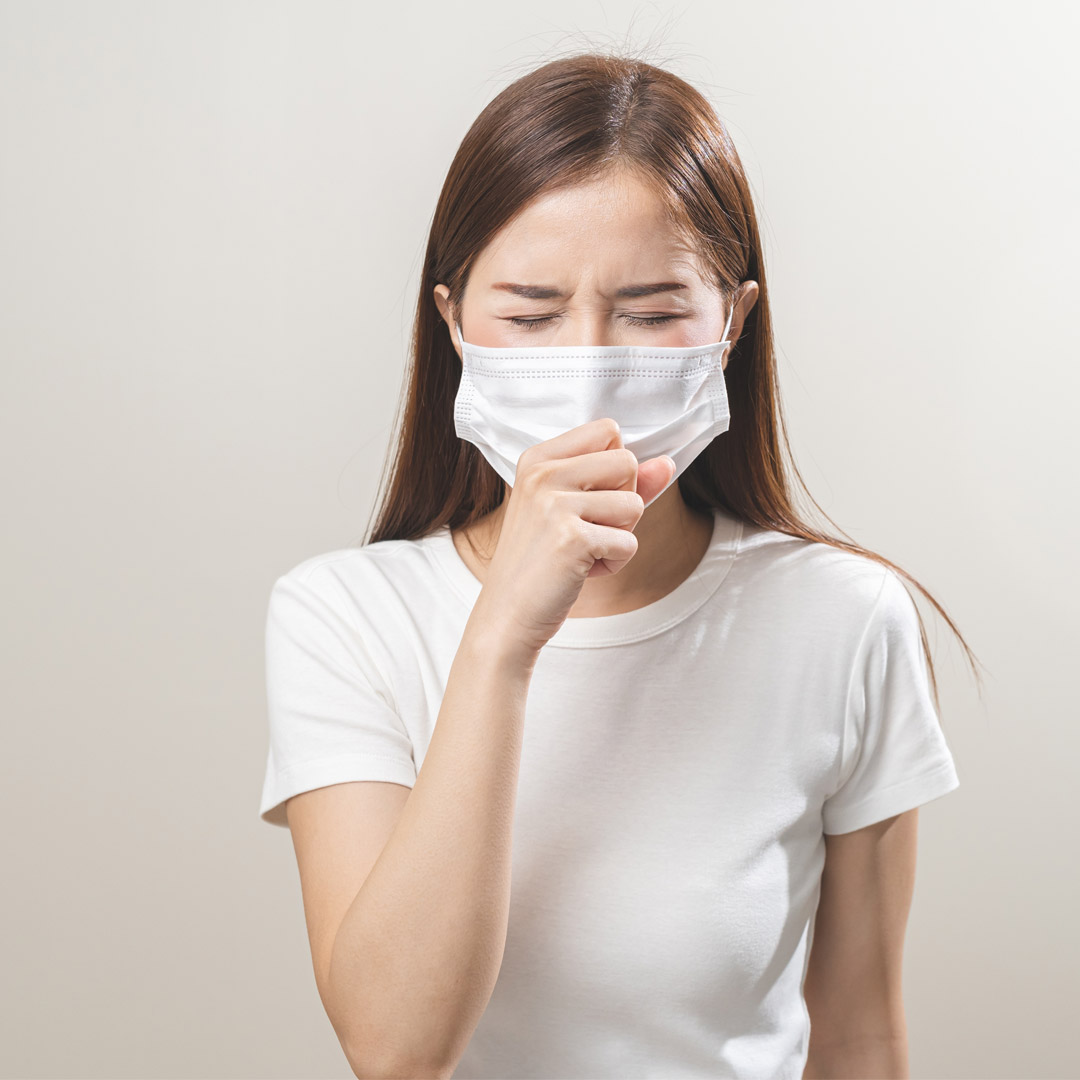 這波新冠症狀更重？醫揭確診者「喉嚨痛到不敢吞口水」快做1事預防