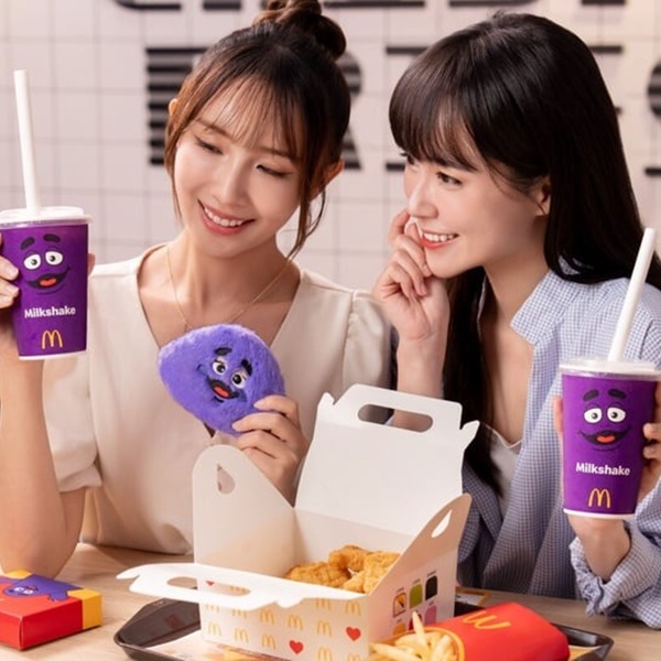 不僅奶昔回歸！麥當勞「奶昔大哥毛毛包​」可愛爆擊，今日起限量販售中