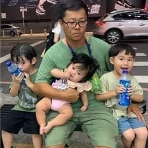 「週末放輕鬆」帶娃是一種什麼樣的體驗？兩張梗圖一秒告訴你
