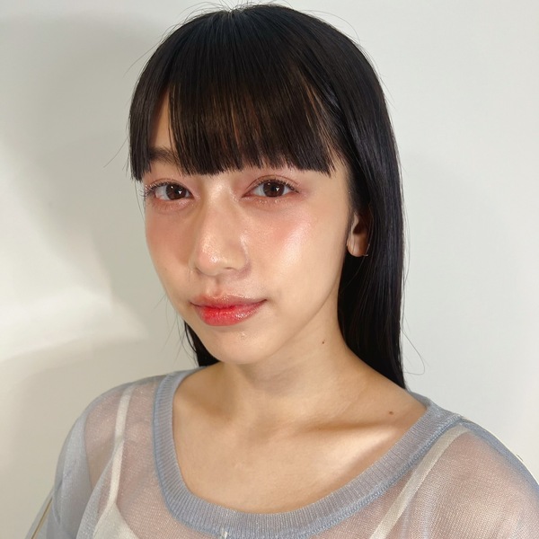 2024夏季彩妝盤點！清透妝感瞬間帶來沁涼感，紫色調柔和眼神輕鬆用指腹就能完妝