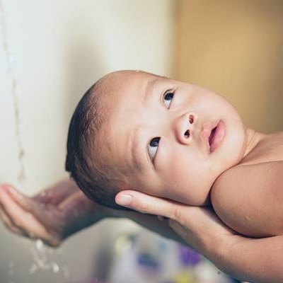 高雄媽媽心痛孩子遭不當對待：「有護理背景、待過嬰兒室的合格保母，怎麼會虐兒？」