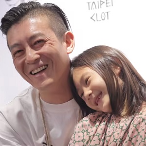 辣個男孩長大了！陳冠希與6歲女兒互動好甜好溫柔，父愛滿滿心甘情願被「上輩子情人」吃死死