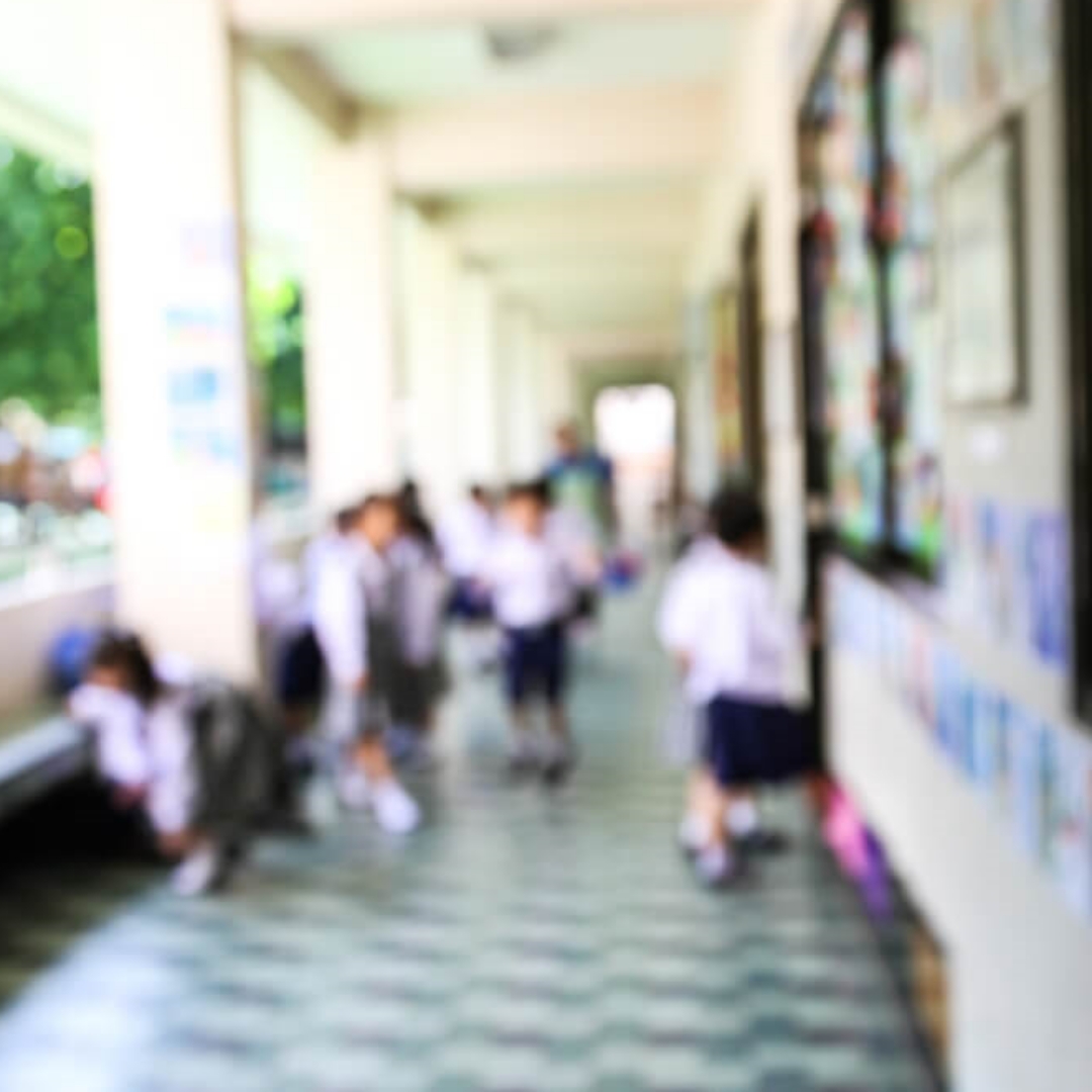 校園意外導致罕病女童重傷，法院認定男童及其父母須共同賠償約53萬元