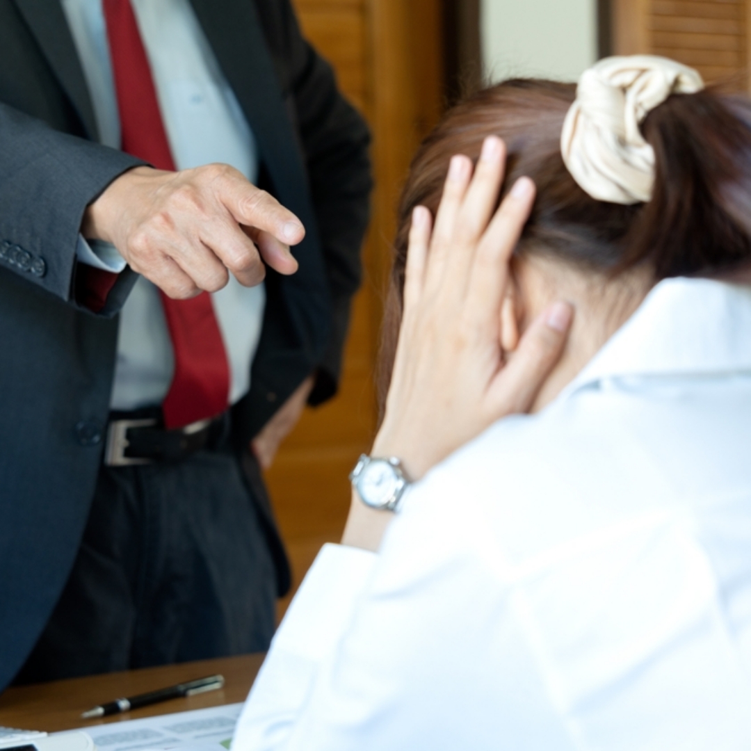 職場霸凌未必都是羞辱、吼叫，心理諮商師：冷暴力、散布謠言也會對心理健康有嚴重破壞
