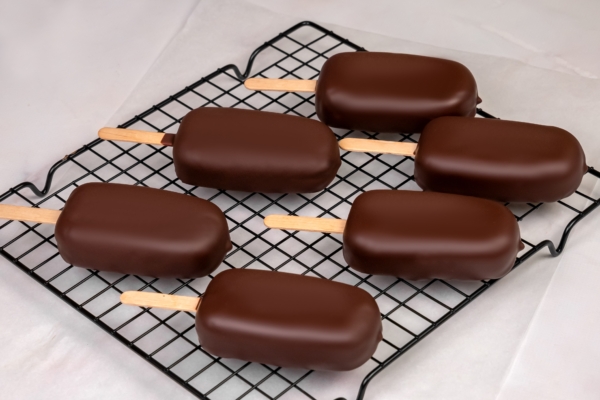 哈根達斯爆「標示風暴」！黑巧克力冰棒藏過敏原「隱形殺手」，專家：少量攝入，可能引發劇烈反應