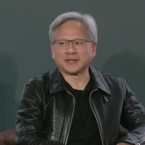 黃仁勳對史丹佛學弟妹演講，提到成功，他說「成功需要足夠的苦難」，願你們都遇到