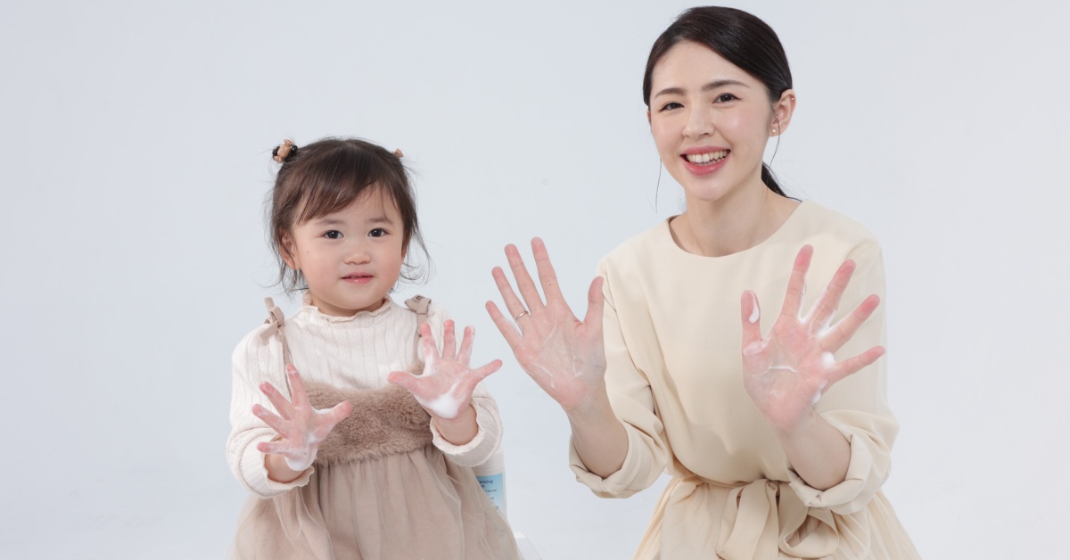 寶寶嬌嫩肌如何照顧？媽媽社群裡討論度超高的「康威肌膚照顧組合」—免水洗清潔搭配噴霧型防護一次到位