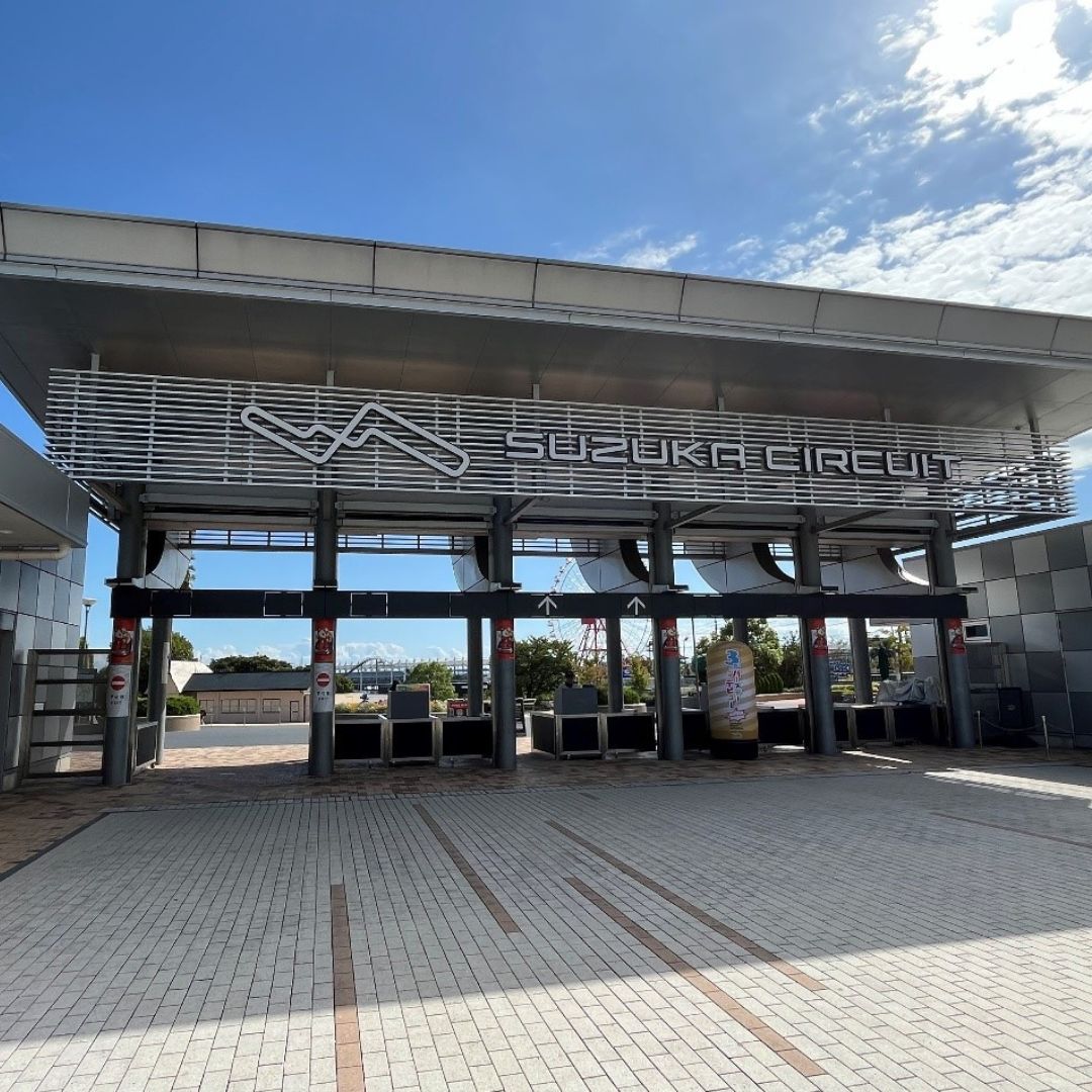 全家人一起暢玩世界級賽車設施！日本中部地區熱門地標「鈴鹿賽車場」，親子必去的主題樂園！