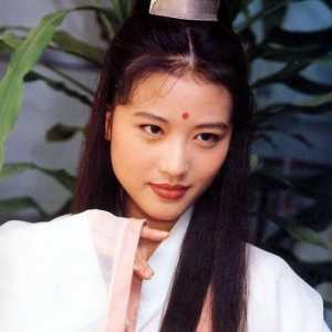 周海媚過世，傳言罹患紅斑性狼瘡，曾霸氣宣言：享受戀愛，但無法接受婚姻和生育對女性的束縛
