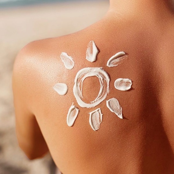 夏季防曬三重點！首選SPF50以上，專家：補擦很重要，光照4小時後，防曬係數衰退30％