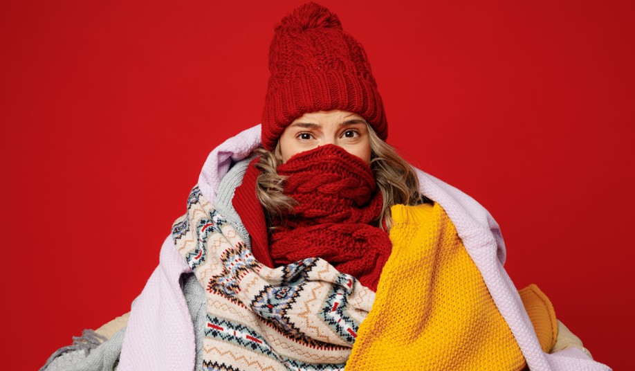 手腳冰冷襪子穿再多也沒用？！中醫揭「四種冷法」補錯恐更傷身，泡腳還有黃金時間與比例