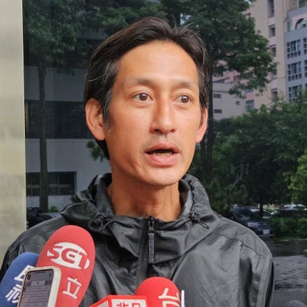 唐治平拒絕承認母親死亡，每個人喪親的悲痛階段不同，請理解：治癒悲傷的唯一辦法就是悲傷