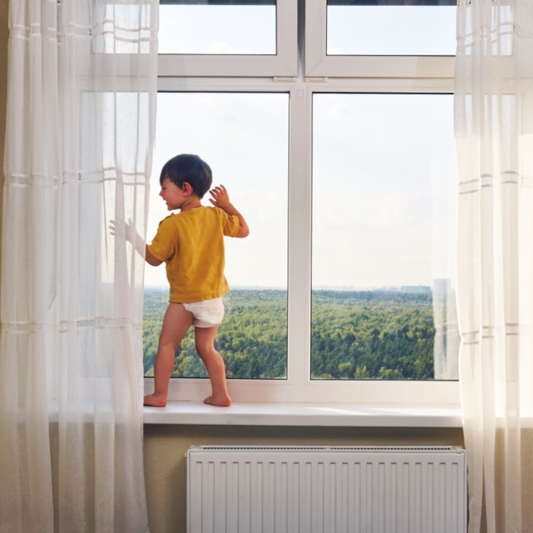 3歲童家中上鋪摔落，隔日反覆嘔吐，送醫已「嚴重顱內出血」。醫師提醒跌到的致命風險