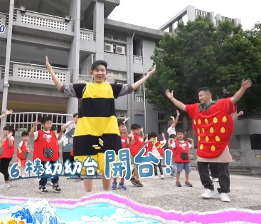 《來吧！哪裡怕》Netflix播出開紅盤！最新集看棒棒糖男孩如何當一日幼兒園老師？如何與幼兒「好好陪玩、好好睡覺」？爸媽看了心有戚戚焉